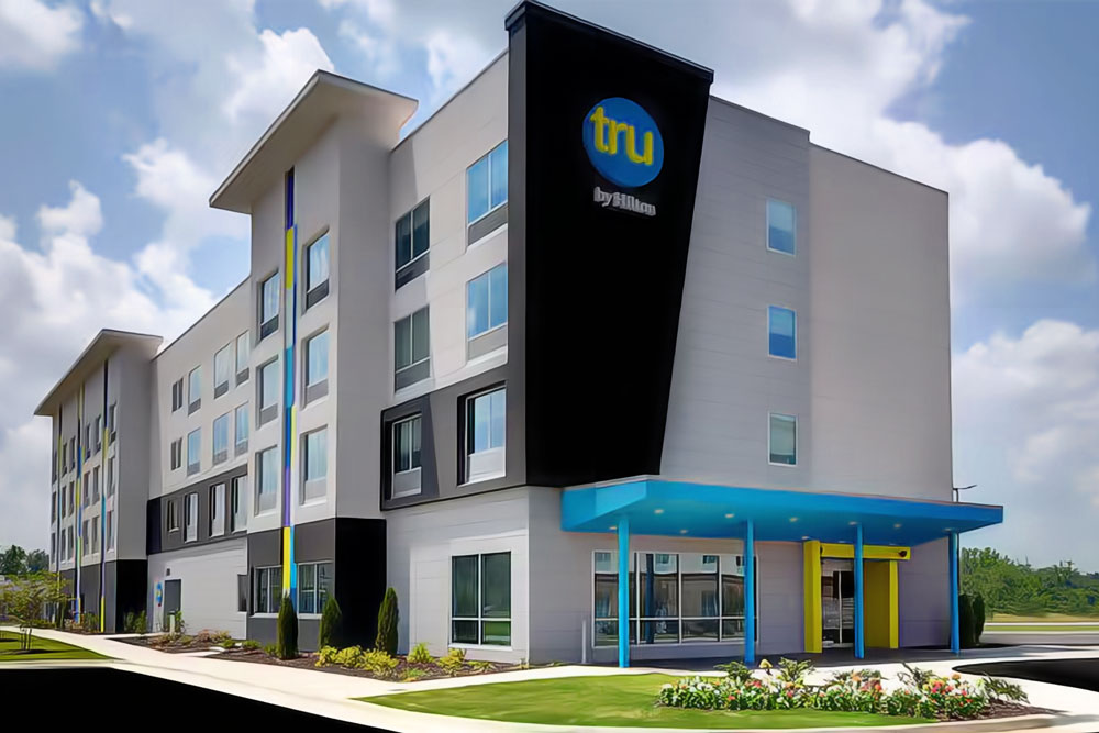 Tru by Hilton hotel exterior.